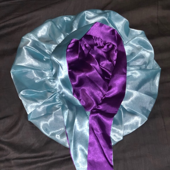 Bonnets - Picture 2 of 7